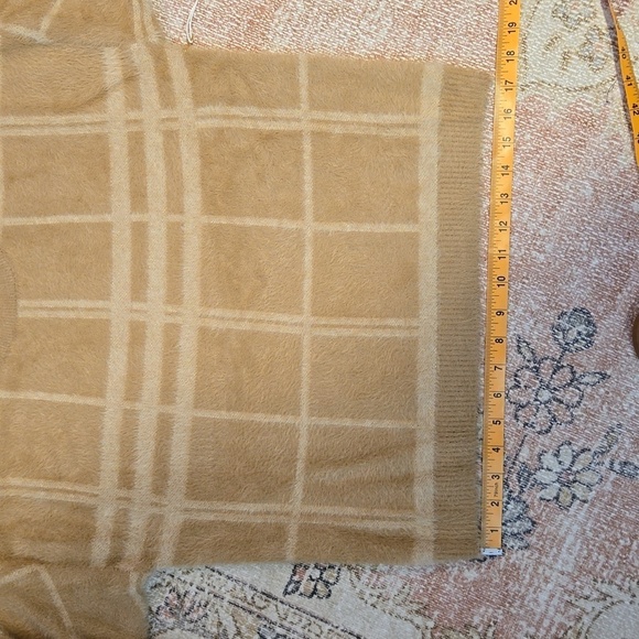 Cyrus Long Sleeve Soft and Stretchy Tan and Cream Crewneck Sweater - Size S - Picture 10 of 10